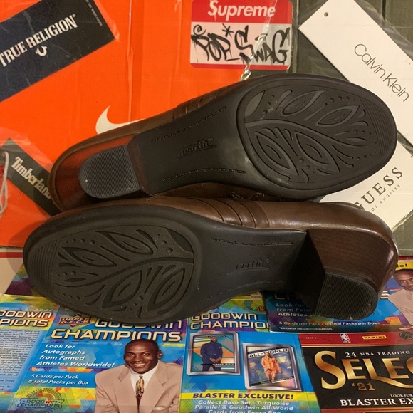 EARTH-women’s brown leather ‘GLORY BARK’ low zip-ankle heeled booties - Picture 9 of 10